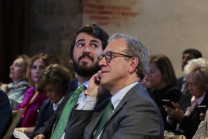 Asistentes en un evento sobre derechos laborales y negociación colectiva