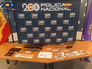 Intervención de la Policía Nacional en Palencia con armas y medicamentos incautados