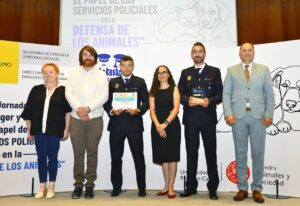 Entrega de premio a la UICAN por la Policía Local de Palencia