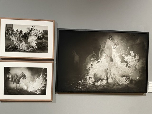 Fotografías en blanco y negro de la exposición de Carmenchu Alemán