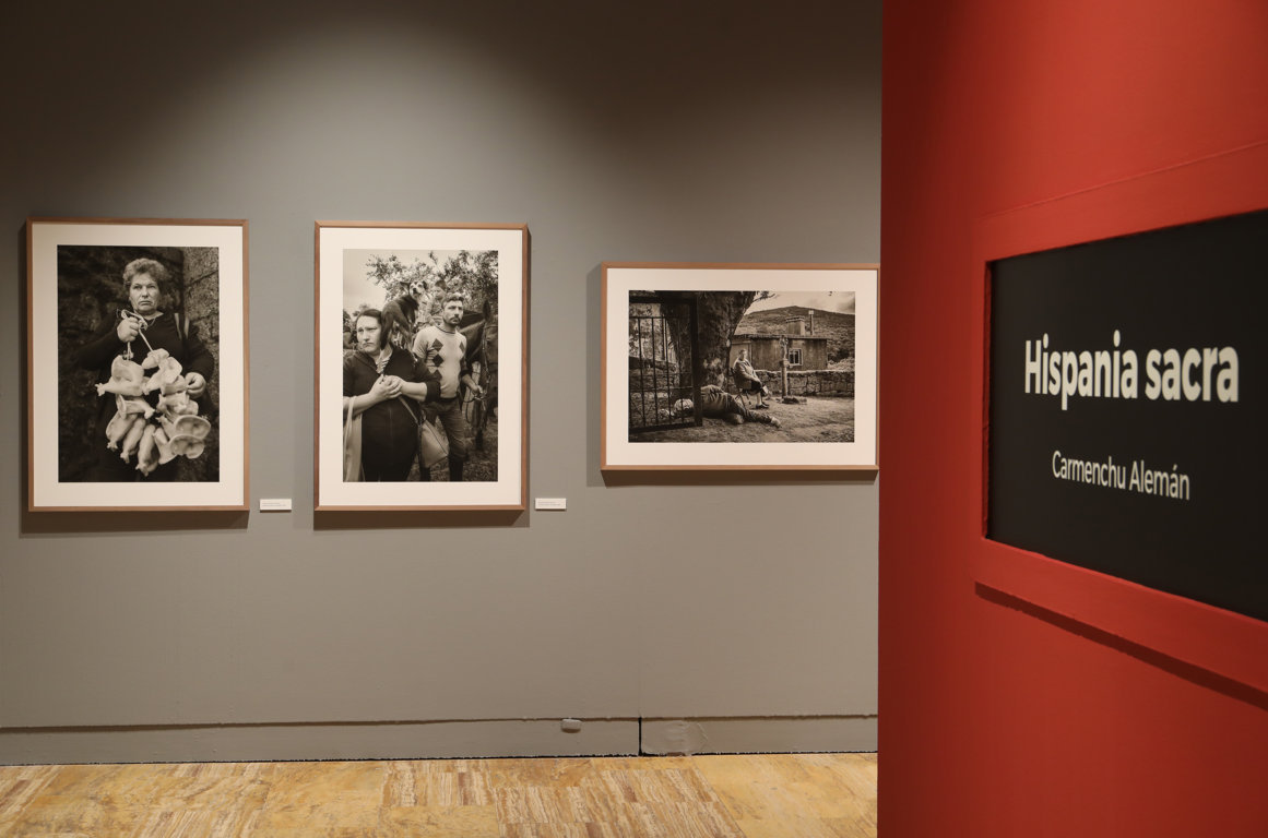 Fotografía de la exposición 'Hispania Sacra' de Carmenchu Alemán en Palencia