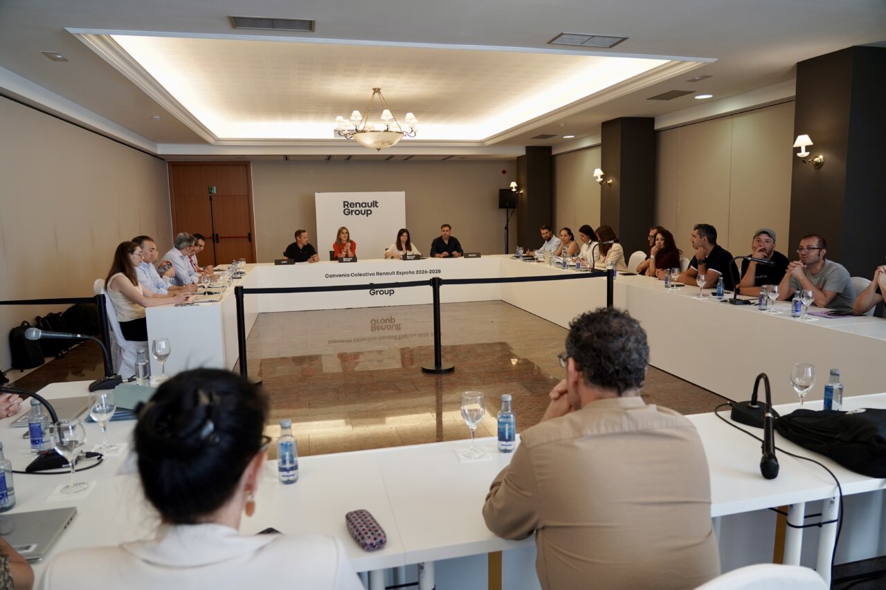 Reunión de firma del convenio colectivo de Renault en España