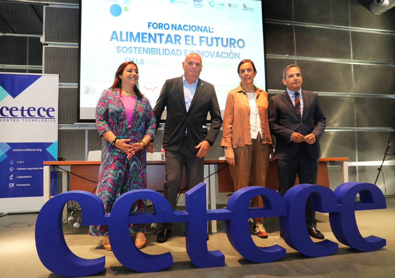 Participantes en el Foro Nacional sobre sostenibilidad e innovación en la industria alimentaria
