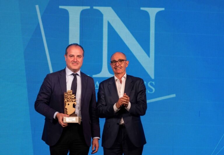 David Casan recibiendo el Premio Iberaval por Galletas Gullón