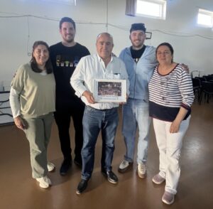 Grupo Inmapa y miembros de Filipenses en una comida de celebración