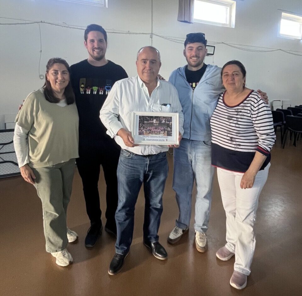 Grupo Inmapa y miembros de Filipenses en una comida de celebración