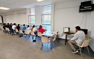 Aspirantes realizando exámenes teóricos de tráfico en Guardo