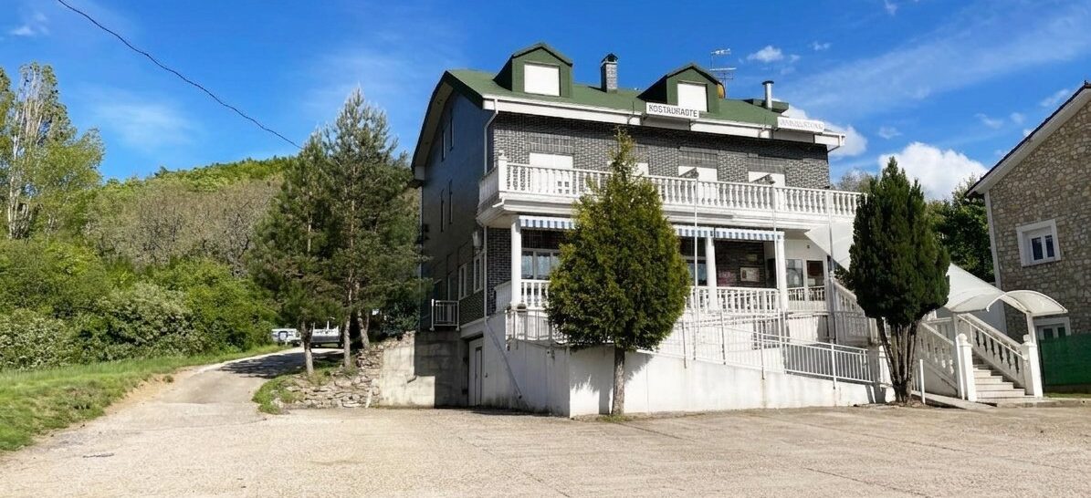 Fachada del Hotel Restaurante Montaña Palentina en Guardo, Palencia.