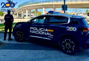 Policía Nacional interviniendo en una situación de emergencia en Palencia