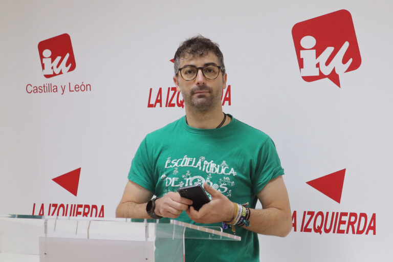 Rodrigo San Martín de IU-Podemos en rueda de prensa sobre el gobierno del PSOE en Palencia