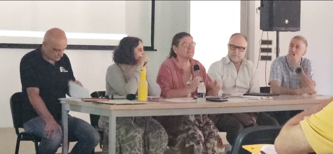 Mesa de debate sobre gestión del medio rural en Velilla del Río Carrión