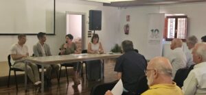 Mesa de debate sobre gestión rural en Velilla del Río Carrión