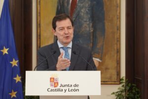 Alfonso Fernández Mañueco hablando en la Junta de Castilla y León