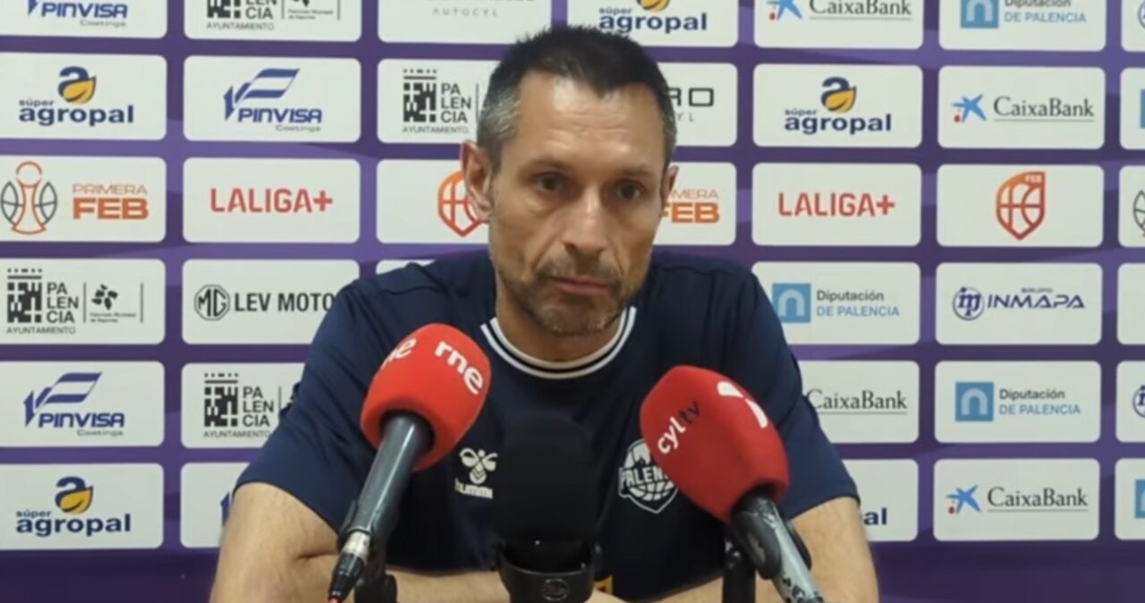Entrenador Lezkano en rueda de prensa antes de la F4