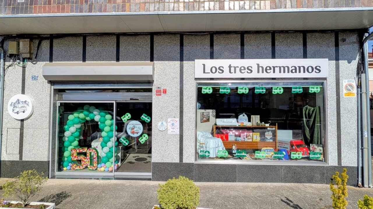 Fachada del establecimiento Los Tres Hermanos en Aguilar de Campoo