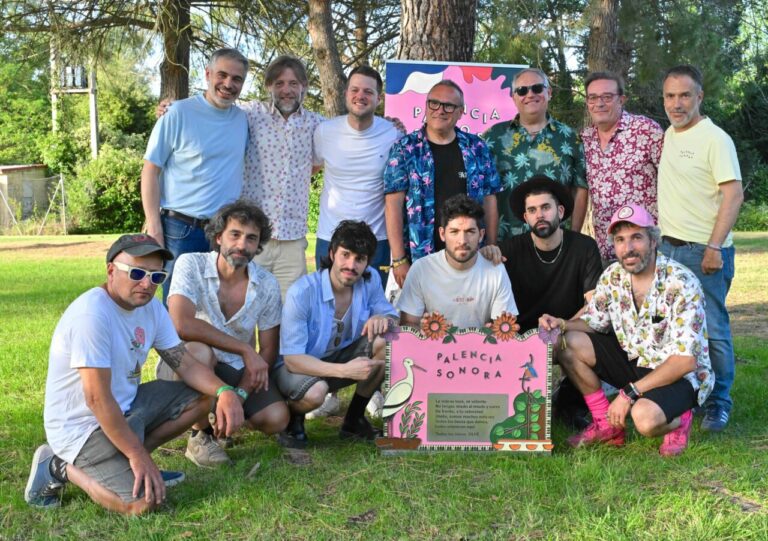 Grupo de artistas en el Bosque Sonoro de Palencia