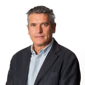 Retrato de Mariano Martínez en un fondo blanco
