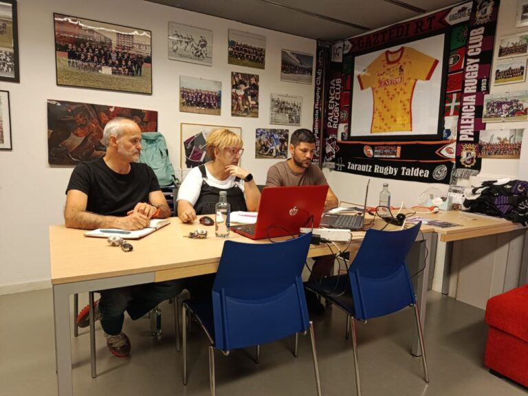Miembros de la junta directiva del Palencia Rugby Club en reunión