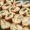 Minibocadillos variados con pollo, carne y vegetales en pan blanco