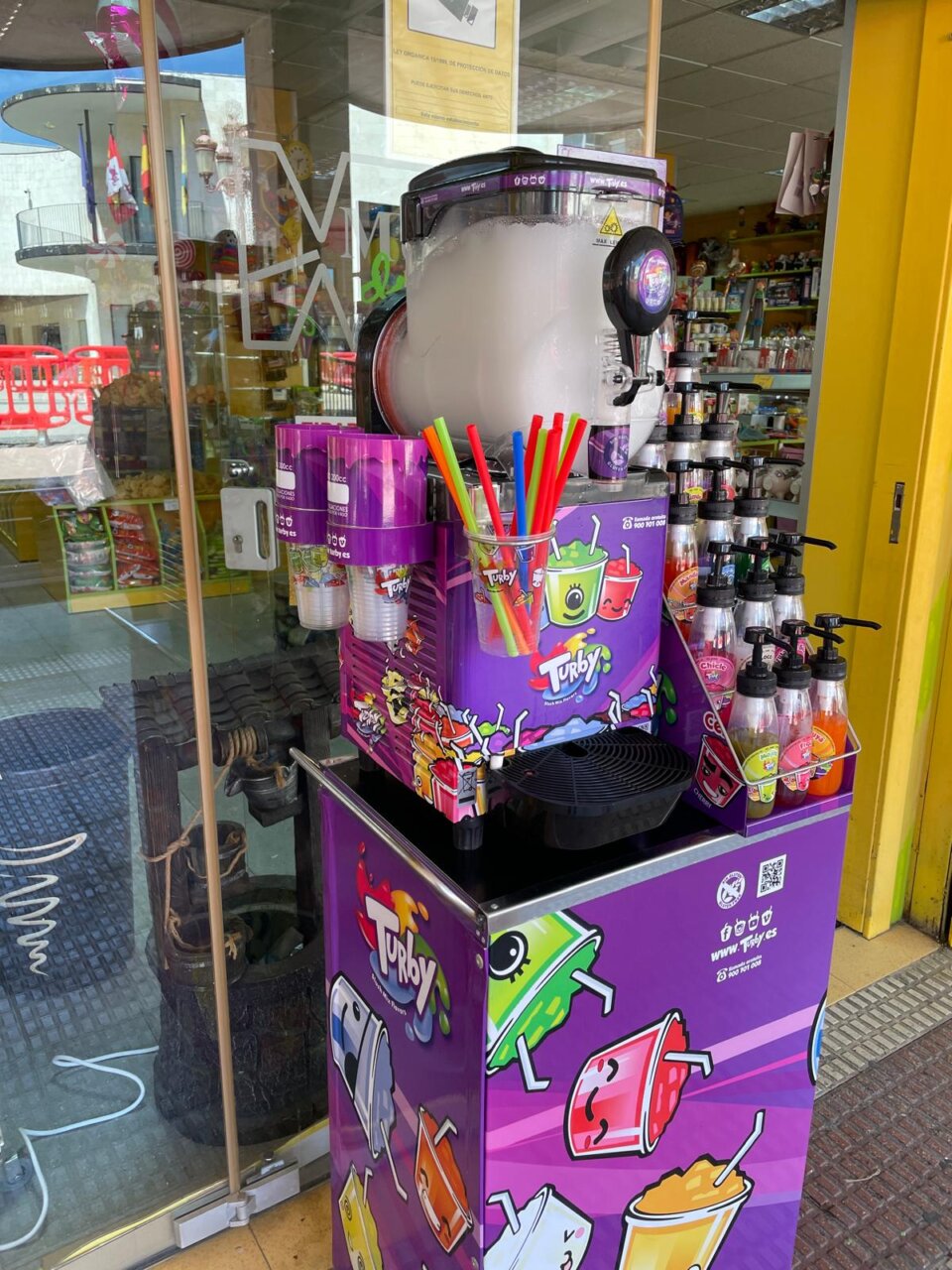Máquina de granizados en Mundi Dulce, tienda de Guardo