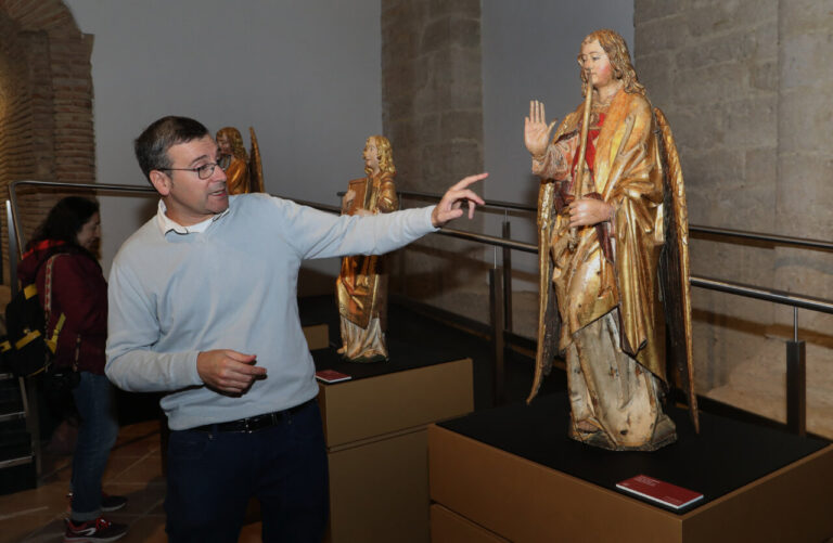 Visita guiada en el Museo Campos del Renacimiento con esculturas religiosas