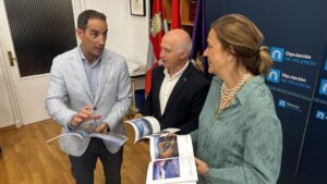Presentación de la guía Montaña Palentina con autoridades locales