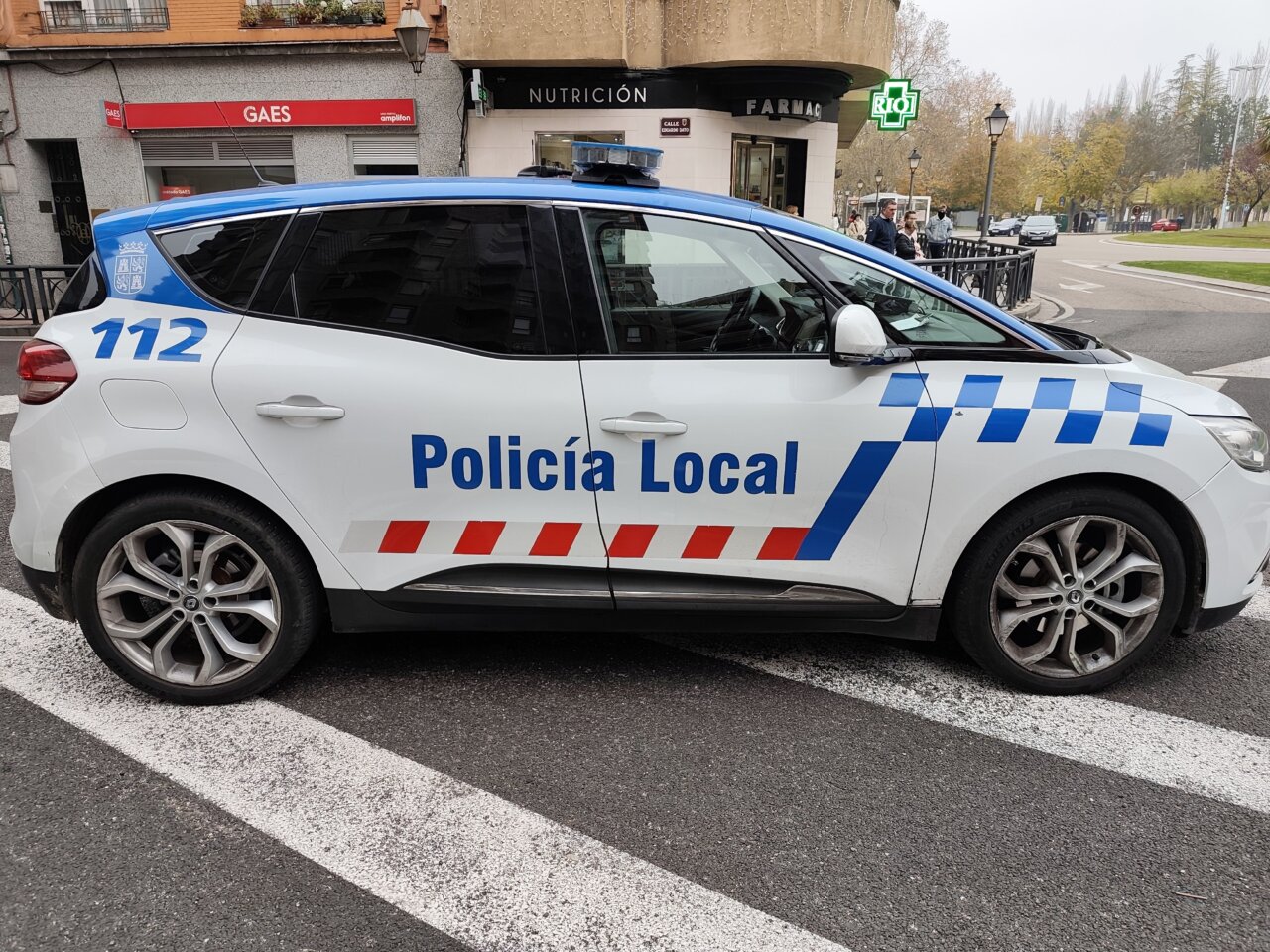 Coche de la Policía Local de Palencia en una calle de la ciudad