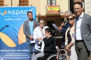 Evento en Palencia sobre parálisis cerebral con familias y representantes de ASPACE