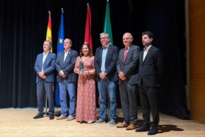 Entrega del premio Escoba de Plata al Ayuntamiento de Palencia