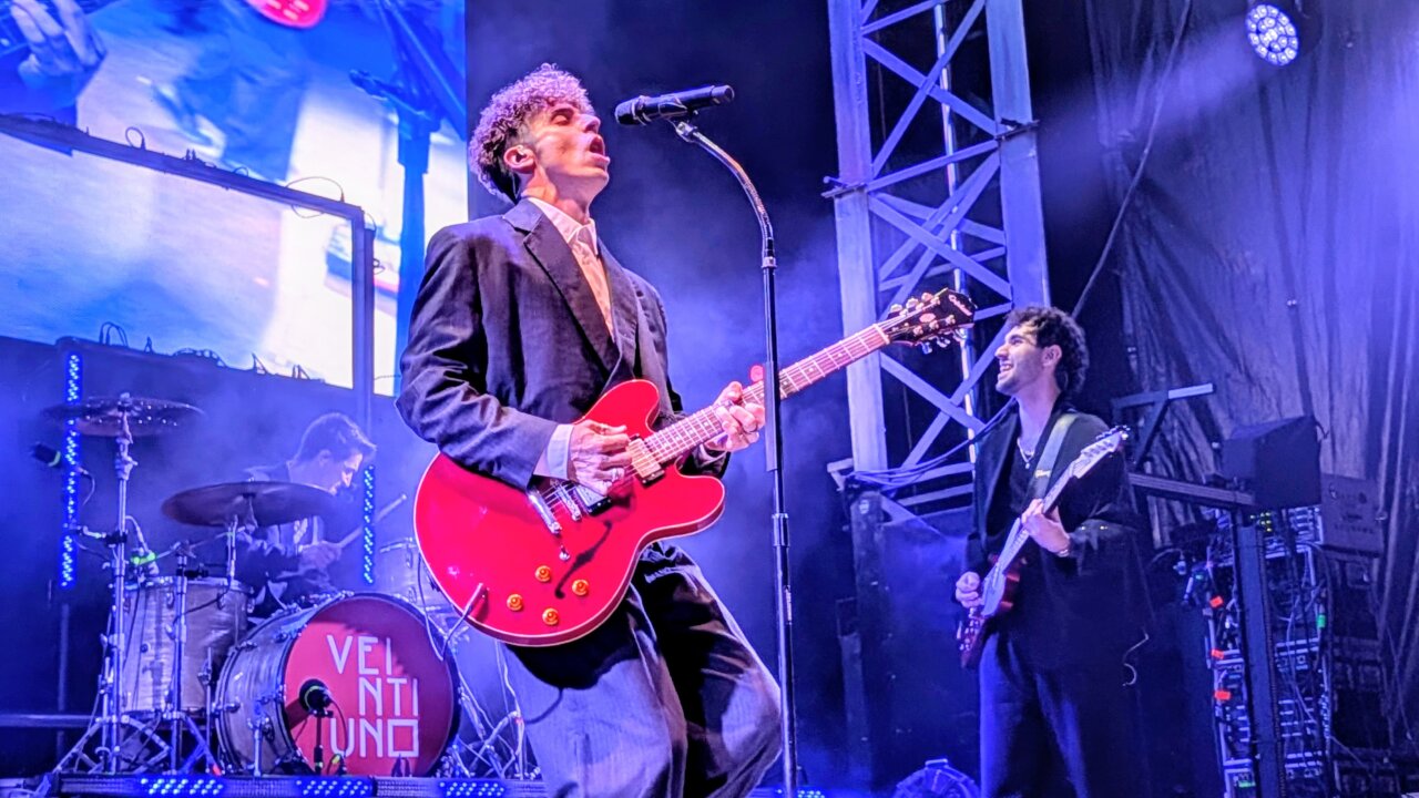Actuación de la banda Veintiuno en el festival Palencia Sonora