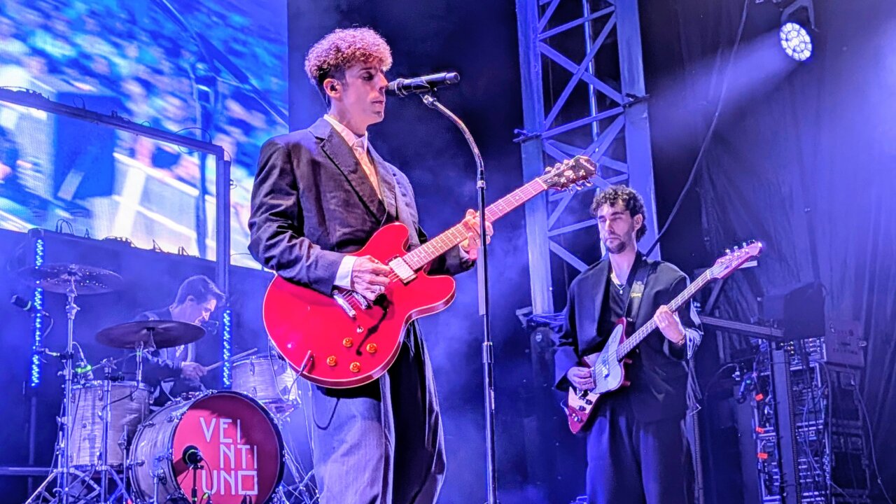 La banda Veintiuno actuando en el festival Palencia Sonora.