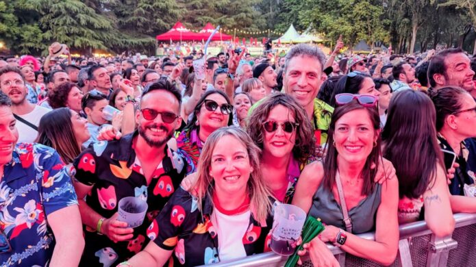 Grupo de personas disfrutando en el festival Palencia Sonora