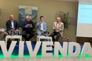 Mesa de discusión sobre repoblación en la Ribera Sacra con varios ponentes