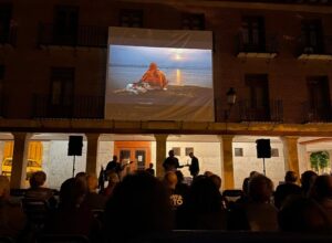 Proyección de fotografía en la Photovelada 2023 en Palencia
