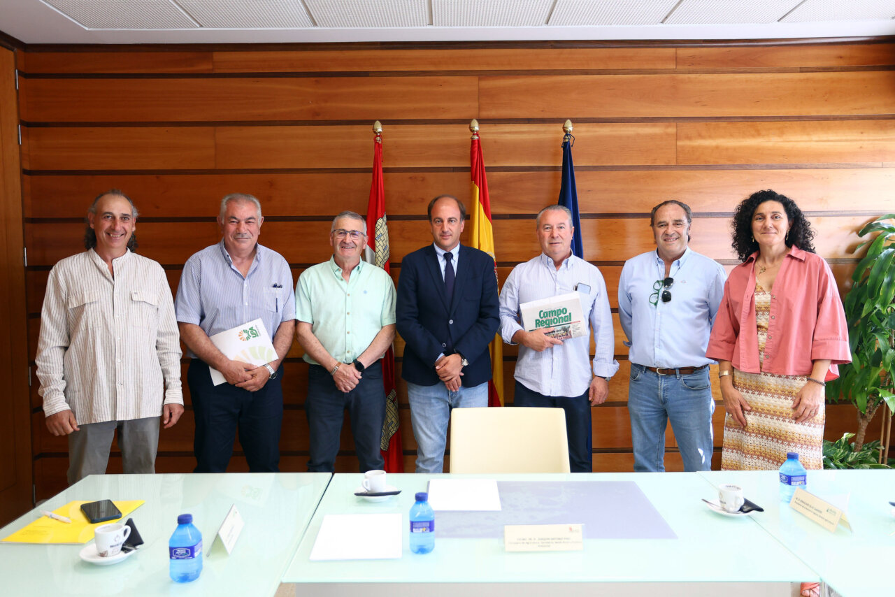 Reunión del consejero de Agricultura con representantes del sector cerealista