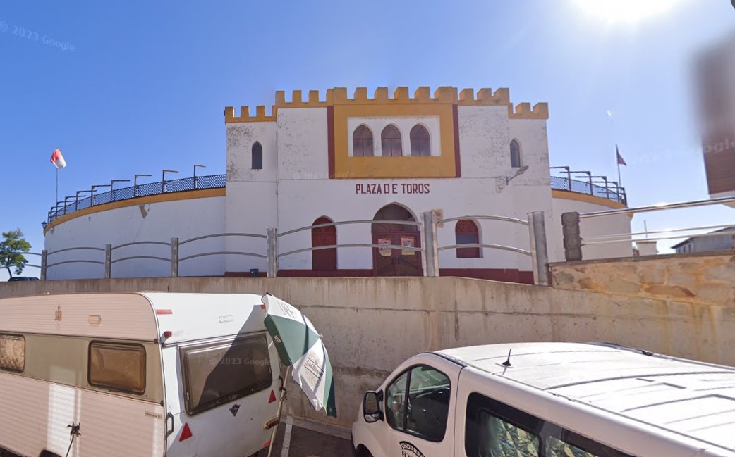 Fachada de la plaza de toros en Herrera de Pisuerga