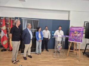 Presentación del torneo Copalentina con varios ponentes y un cartel informativo.