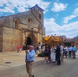 Procesión del Santísimo en Husillos durante la Octava del Corpus