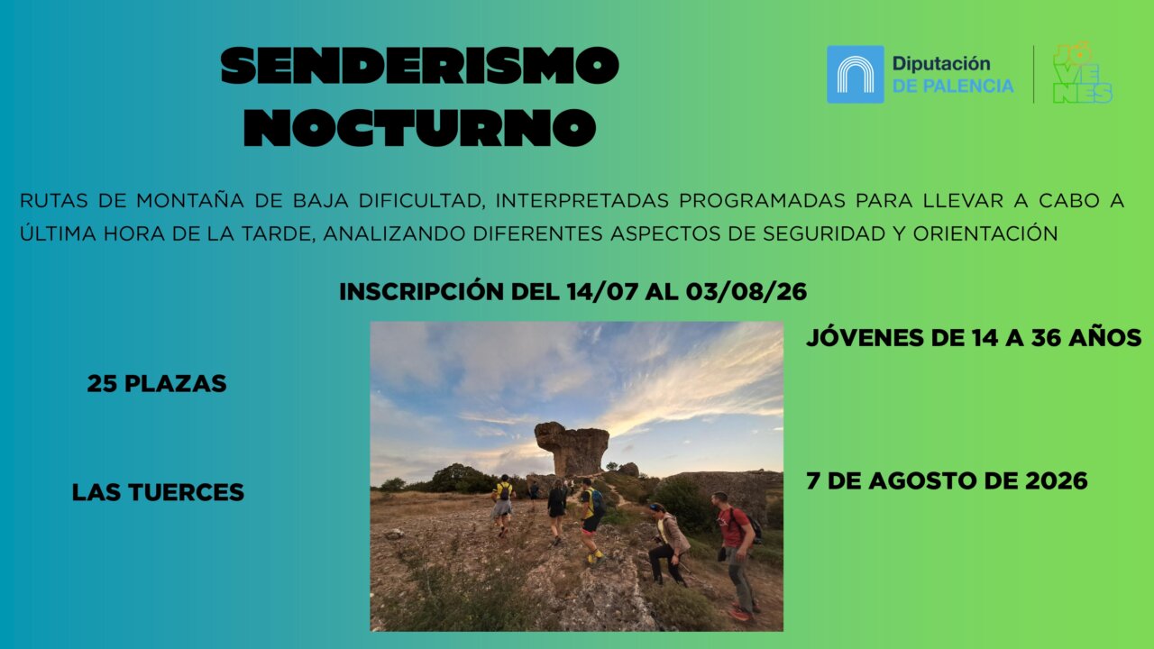 Grupo de jóvenes realizando senderismo nocturno en Las Tuerces