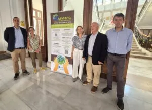Inauguración de la Quincena del Medio Ambiente en Palencia con un grupo de personas