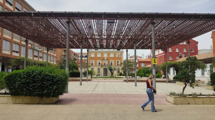Pérgola en la plaza de los Juzgados en Palencia