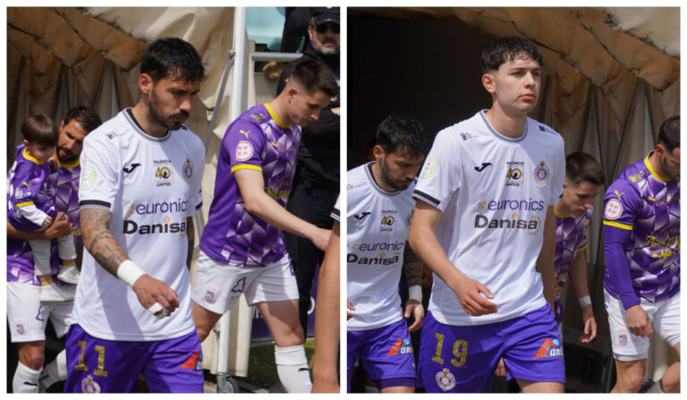 Mikel Prieto y Adrián Acero saliendo al campo con sus compañeros