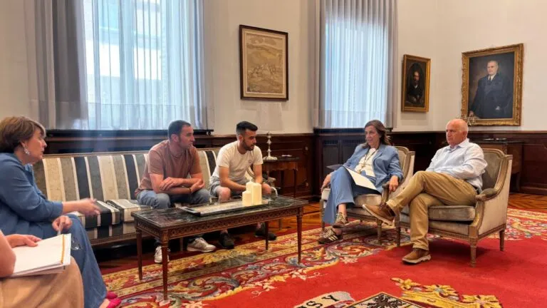 Reunión de la Diputación con representantes de Villalaco sobre abastecimiento de agua