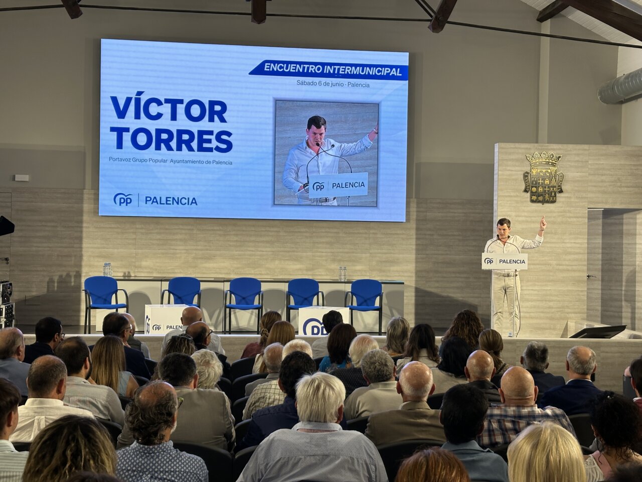 Víctor Torres hablando en la reunión intermunicipal del PP en Palencia