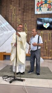 El pintor Antonio de la Peña presenta su obra en la iglesia de San Antonio.