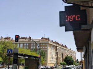 Indicador de temperatura mostrando 39 grados Celsius en Palencia