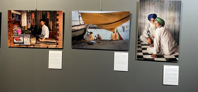 Fotografía de la exposición Bharat de Tino González en el Museo de Palencia