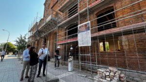 Visita de autoridades a las obras del centro cívico La Alcoholera en Palencia