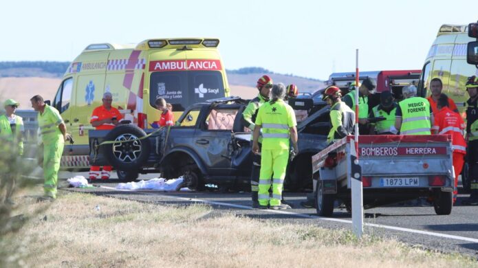 Accidente de tráfico en la A-67 con servicios de emergencia presentes