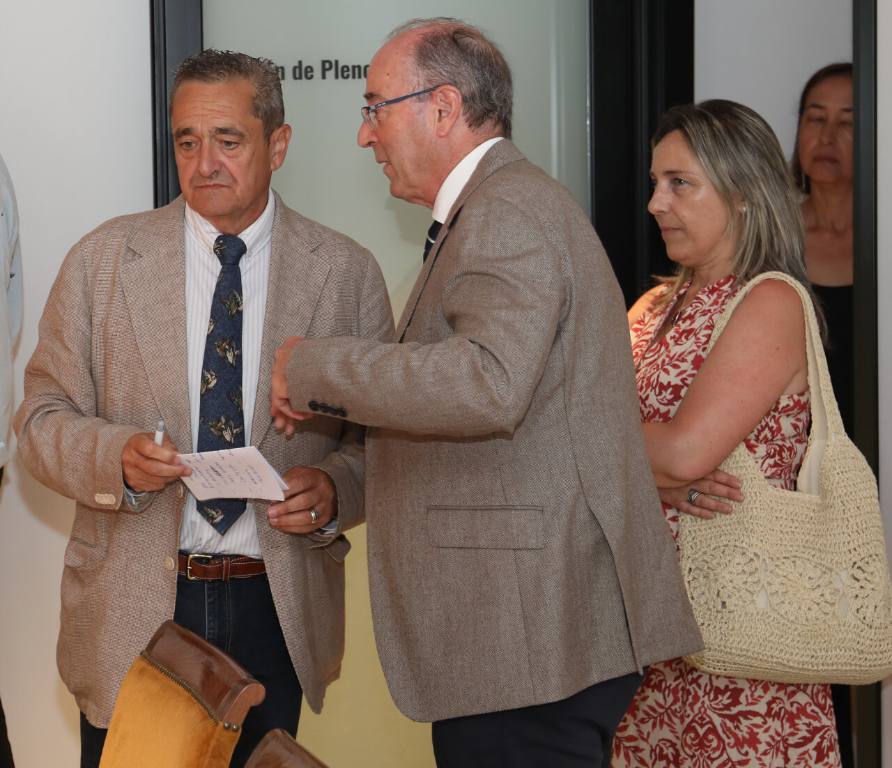Conrado Merino discutiendo en la Cámara de Comercio de Palencia